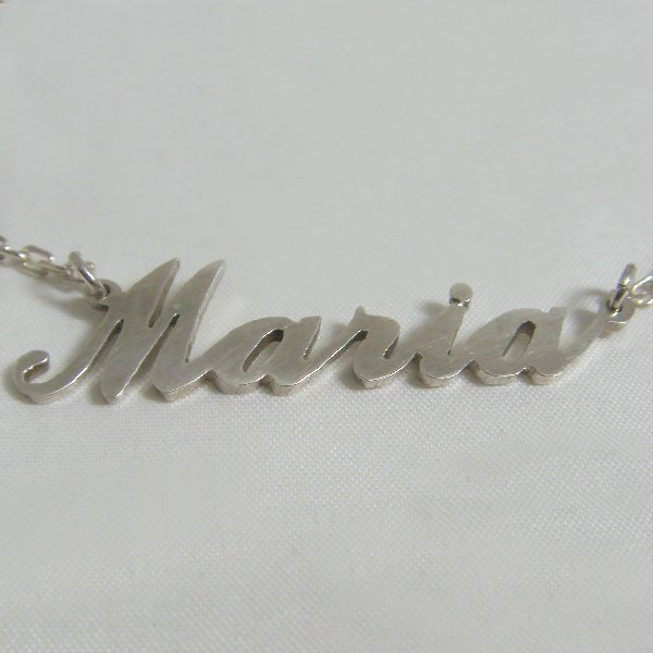 (ch1082)Chain with name in silver.
